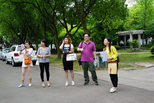 2019年成都市天府新区成人中等专业学校寝室宿舍条件与学校食堂环境图片